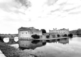 Leeds castle entrance